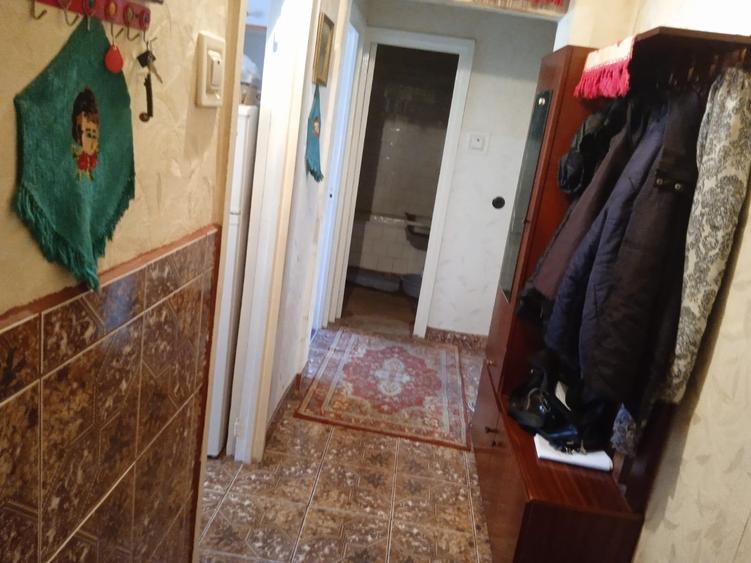 Inchiriez in Tudor, apartament cu 2 camere, et.1, decomandat, CT. proprie, mobil - 1