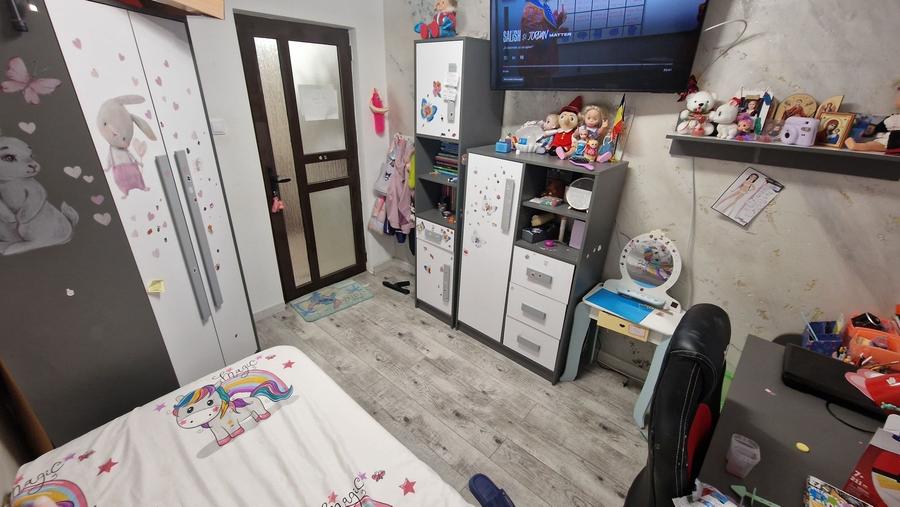 Apartament cu 3 camere decomandat în Piața Centrală