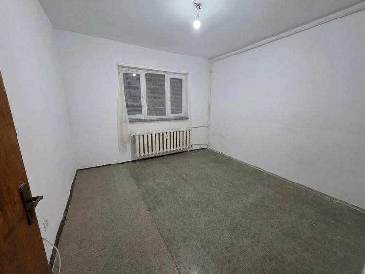 Jean Steriadi, 15 minute metrou 1 Decembrie 1918, pe Buhusi, bloc 1980 - 4