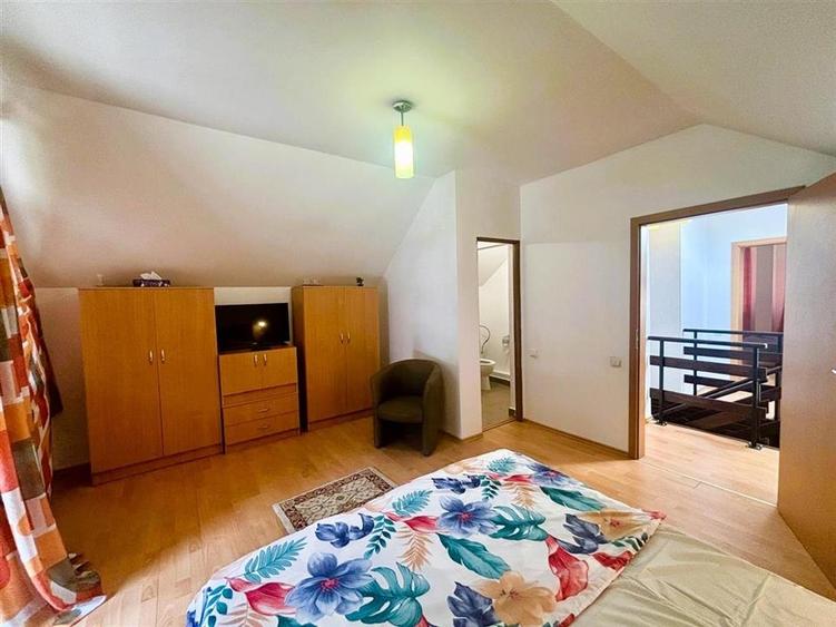 Vila Impunatoare cu Piscina pentru Familie sau Investitie Turistica - 36