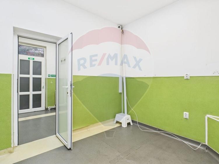 Casă cu 5 camere si 300mp curte, de închiriat în zona Bd. Gloriei - 12