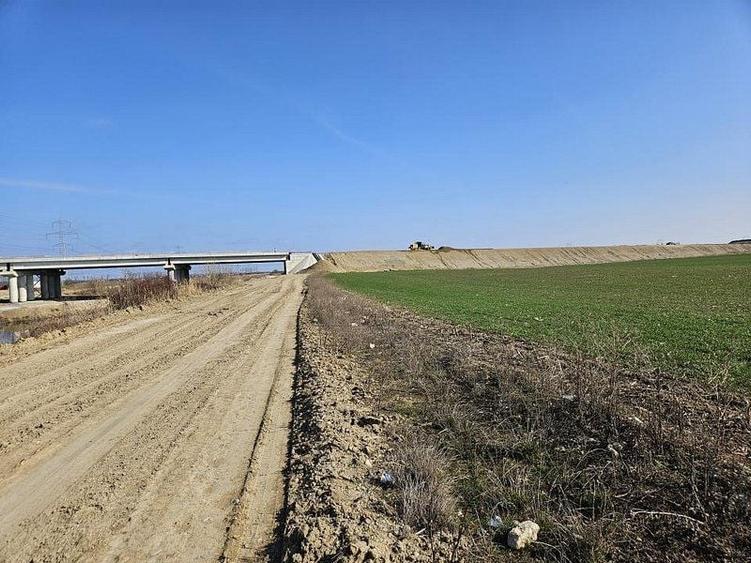 Teren intravilan 5000 mp de vânzare   Cheiul Dâmboviței apropiere A2 - 4