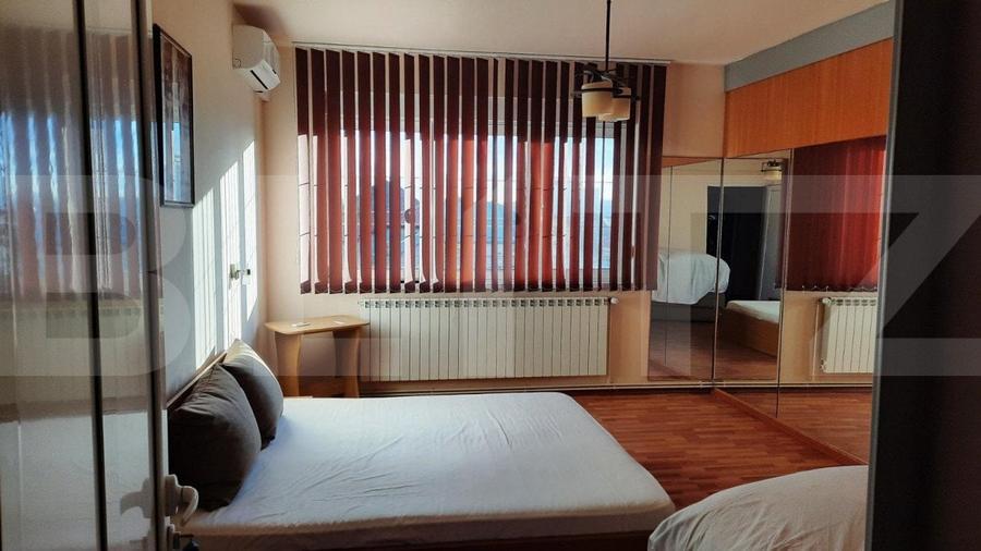 Casă individuală cu 9 camere cu Teren 868 Mp în Est