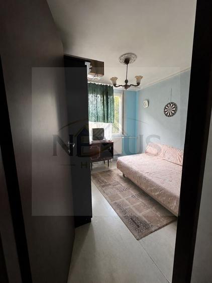 Apartament cu 3 camere semidecomandat în Giurgiului
