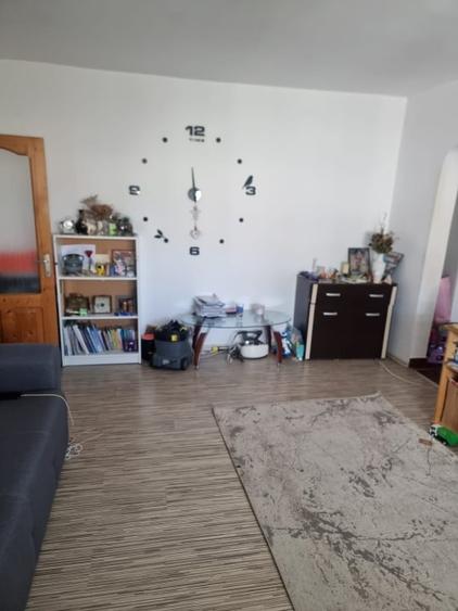 Apartament cu 2 camere semidecomandat, mobilat în Sud