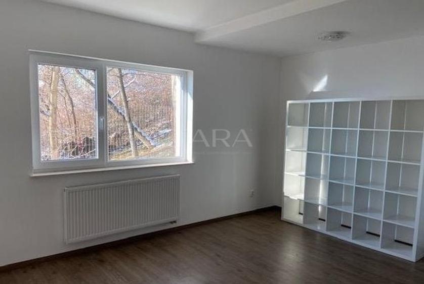 Apartament cu 5 camere semidecomandat în Grigorescu