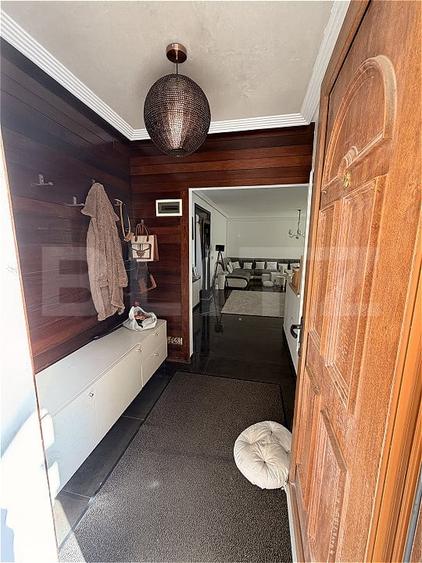 Apartament cu 3 camere semidecomandat, mobilat în Florești