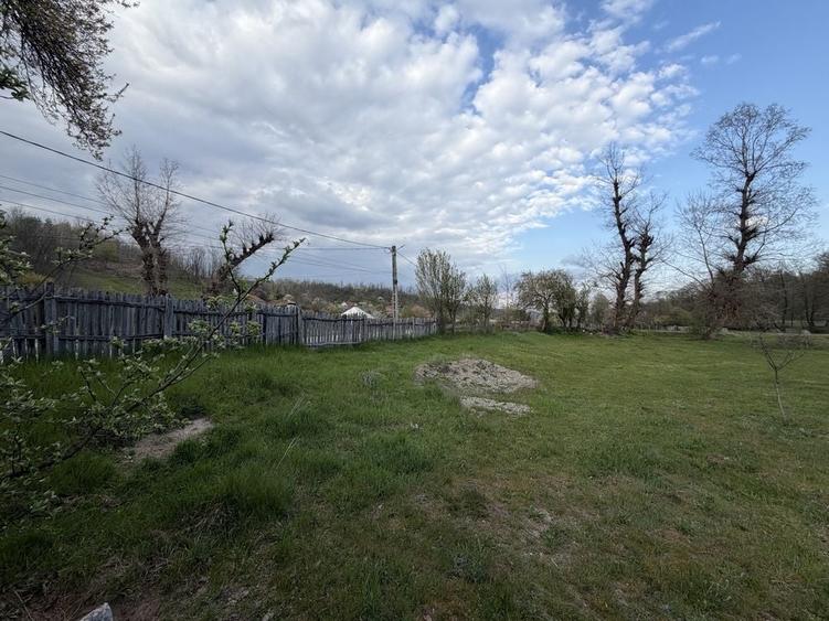 Casă cu 4 camere în Șișești