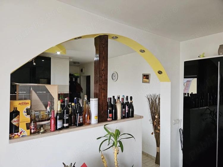 Apartament cu 3 camere decomandat în Girocului