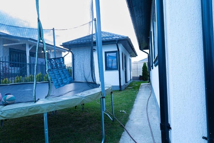 Casă individuală cu 4 camere cu Canalizare în Miroslava