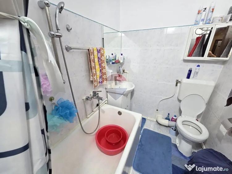 Apartament cu 3 camere decomandat în Sud