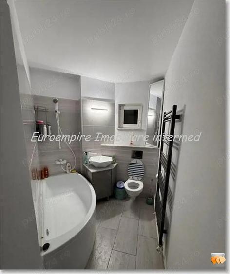 Apartament cu 2 camere decomandat în Far