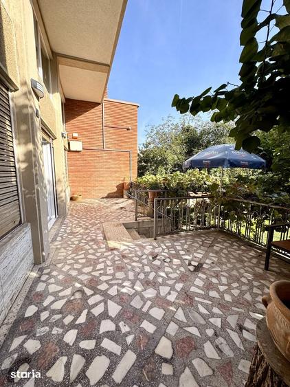 Apartament cu 3 camere decomandat în Boul Roșu