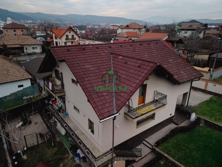 Casă individuală cu 5 camere cu Canalizare în Goranu