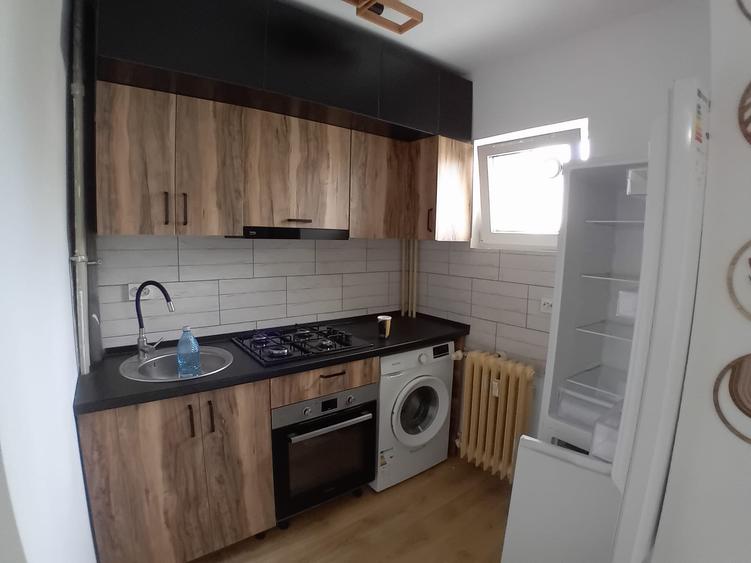 Apartament cu 2 camere decomandat în Berceni