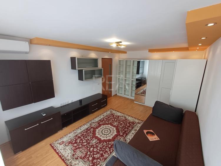 Apartament cu 3 camere decomandat, mobilat în Berceni