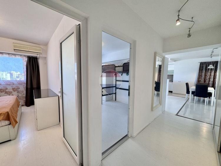 Apartament cu 3 camere semidecomandat, mobilat în Titulescu