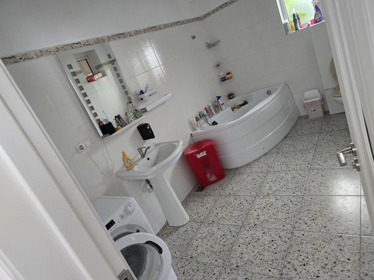 Casă cu 4 camere în Urleta
