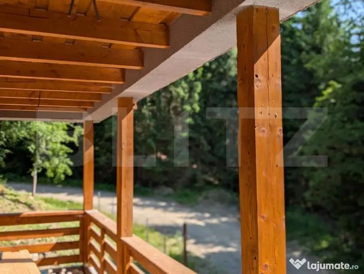 Casă cu 7 camere cu Teren 1170 Mp în Colibița