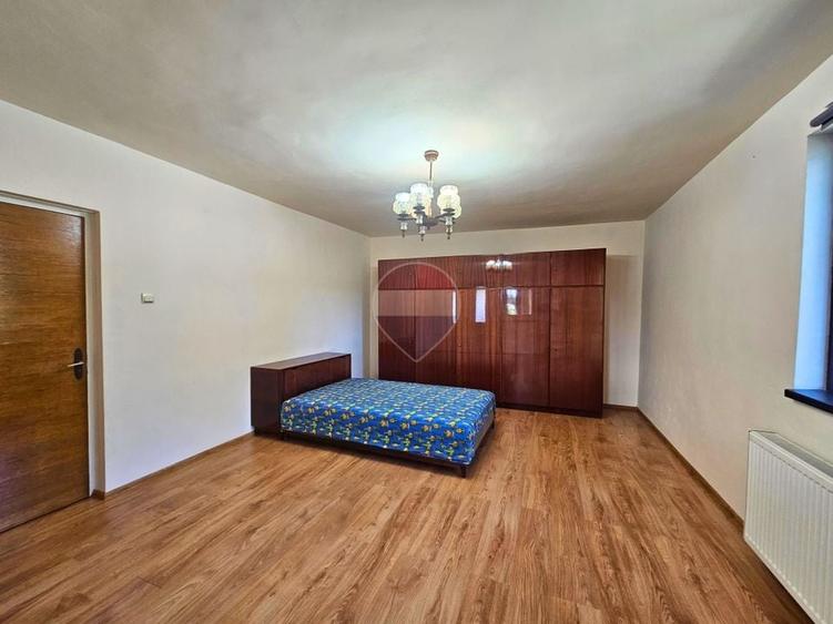 Casă individuală cu 6 camere cu Teren 276 Mp în Păulești