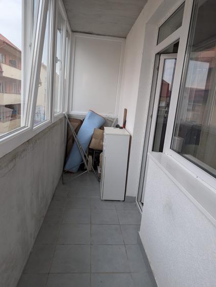 Apartament cu 2 camere semidecomandat, mobilat în Florești