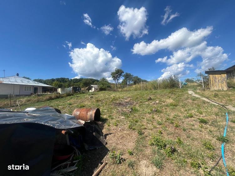Casă cu 2 camere cu Teren 5135 Mp în Dobreni