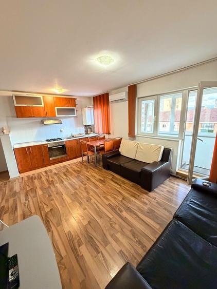 Apartament cu 3 camere decomandat în Exterior Vest