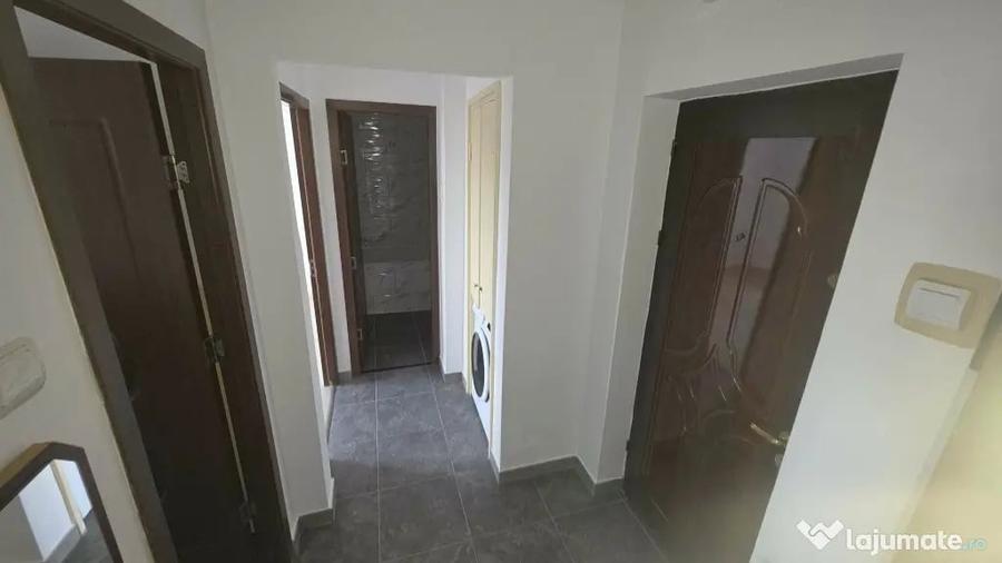Apartament cu 4 camere decomandat în Hala Centrală