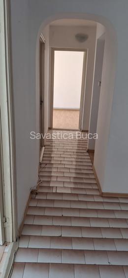 Apartament 3 camere    zona Big centru, etajul 4/4(  acoperis) decomandat cu CT. Apartament 3 camere    zona Big centru, etajul 4/4(  acoperis) decomandat cu CT.