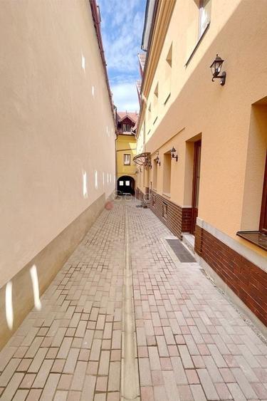 Pensiune de 15 camere in Centrul Istoric la 400m de Piata Sfatului - 13