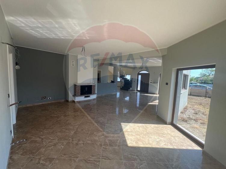 Casa / Vila 6 camere Rastoaca - 1