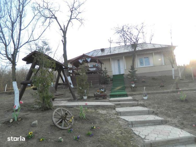 Casa langa primaria Probota - 1