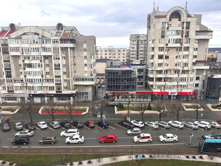 Apartament spatios 2 camere, centru, priveliste superba - zona Universitate - 11