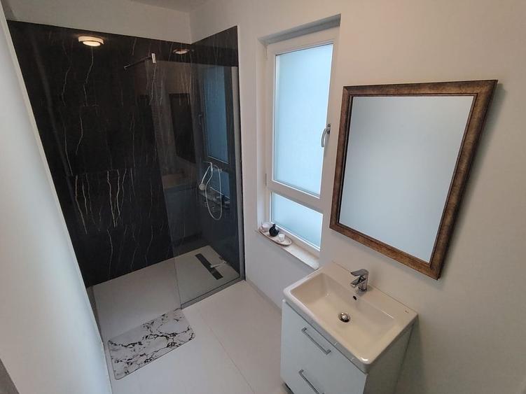 Apartament cu 3 camere decomandat, mobilat în Decebal
