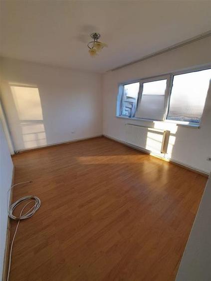 Apartament 3 camere cu balcon zona Trei Stejari - 1