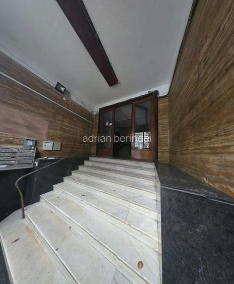 Apartament 5 camere, garaj, 2 boxe subsol, 4/6, bloc interbelic .