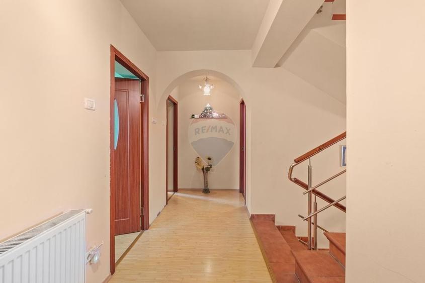 Casă / Vilă cu 6 camere de vânzare - Oraselul Copiilor - 14