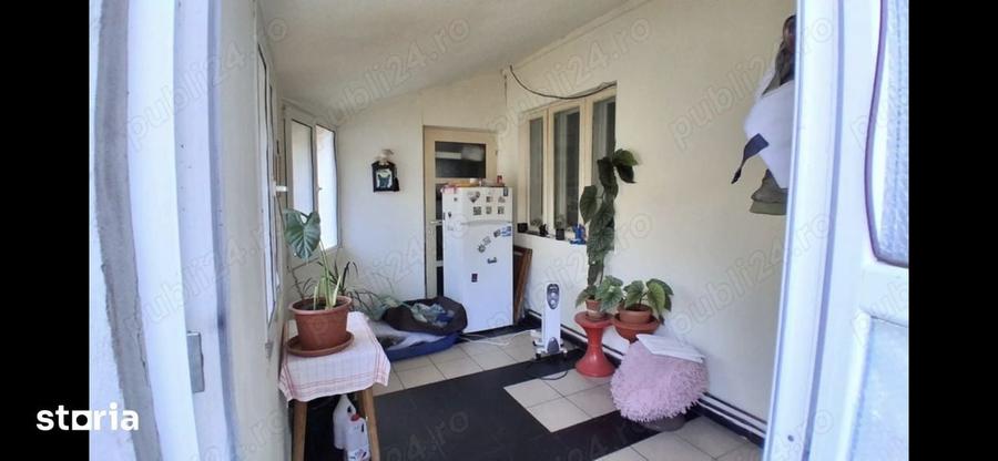 Casa de Vanzare cu 3 camere in zona Damaroaia-Bucure?ti. Noi sec.1 - 6