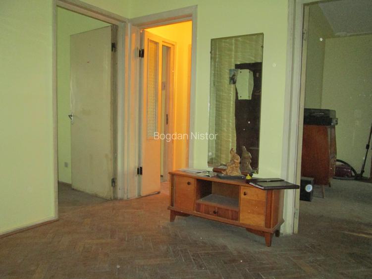 Oferta rară ! Apartament 3 camere Centru Vasile Alecsandri, 2 bai