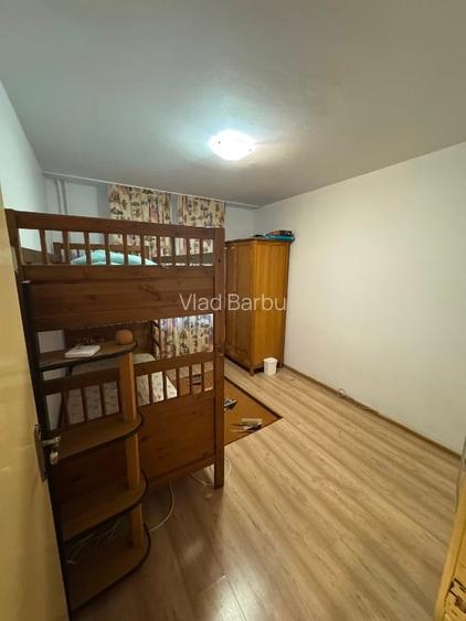 Apartament 3 camere decomandat – Zona 13 Decembrie