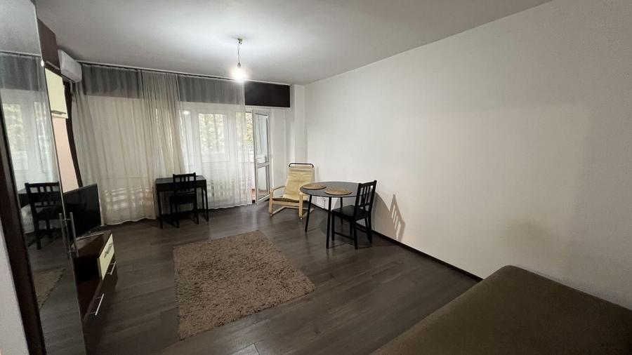 Garsoniera decomandata bloc 1986 Lujerului, Militari - 2