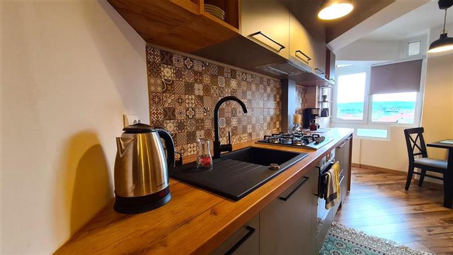 Apartament renovat 3 camere 62mp,Piata Cipariu - 13