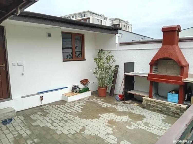 Inchiriez camera la curte