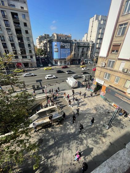 Piata Romana, Coloane, Metrou - 14