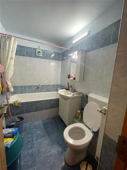 Apartament de vanzare 3 camere zona Intre Lacuri - 9