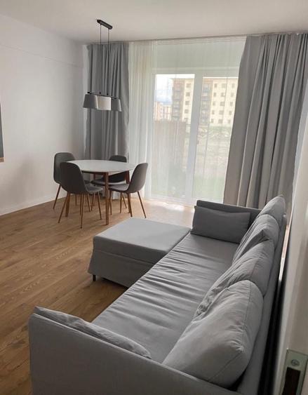 Apartament cu 2 camere decomandat în Tractorul