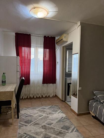 Garosoniera de vanzare-Metrou 1 Decembrie 1918(piata Trapezului) - 1