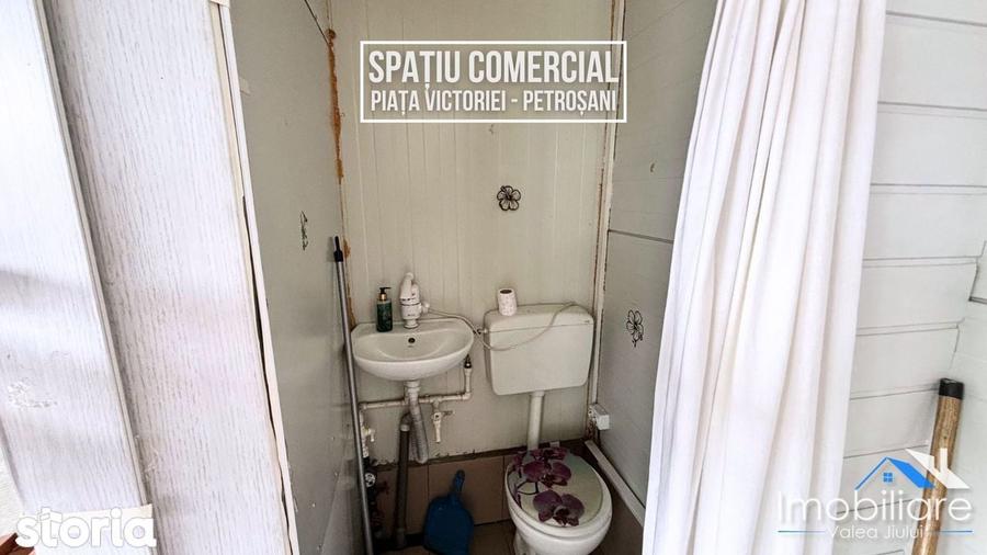 Spa?iu comercial Petro?ani, Pia?a Victoriei (Sta?ia de maxi-taxi) - 5