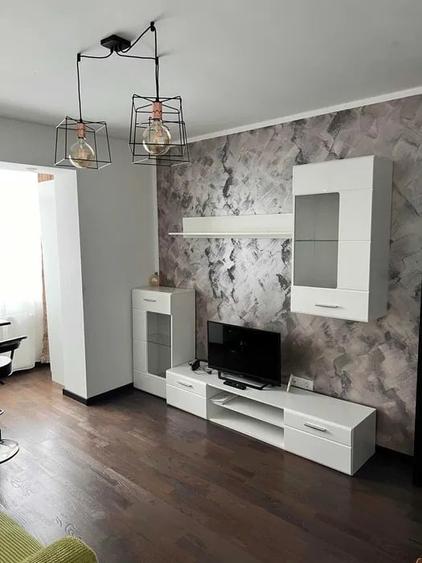 Apartament cu 2 camere, decomandat, zona Tatarasi - 1