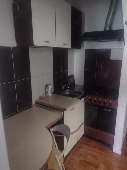 Inchiriez garsoniera - 2